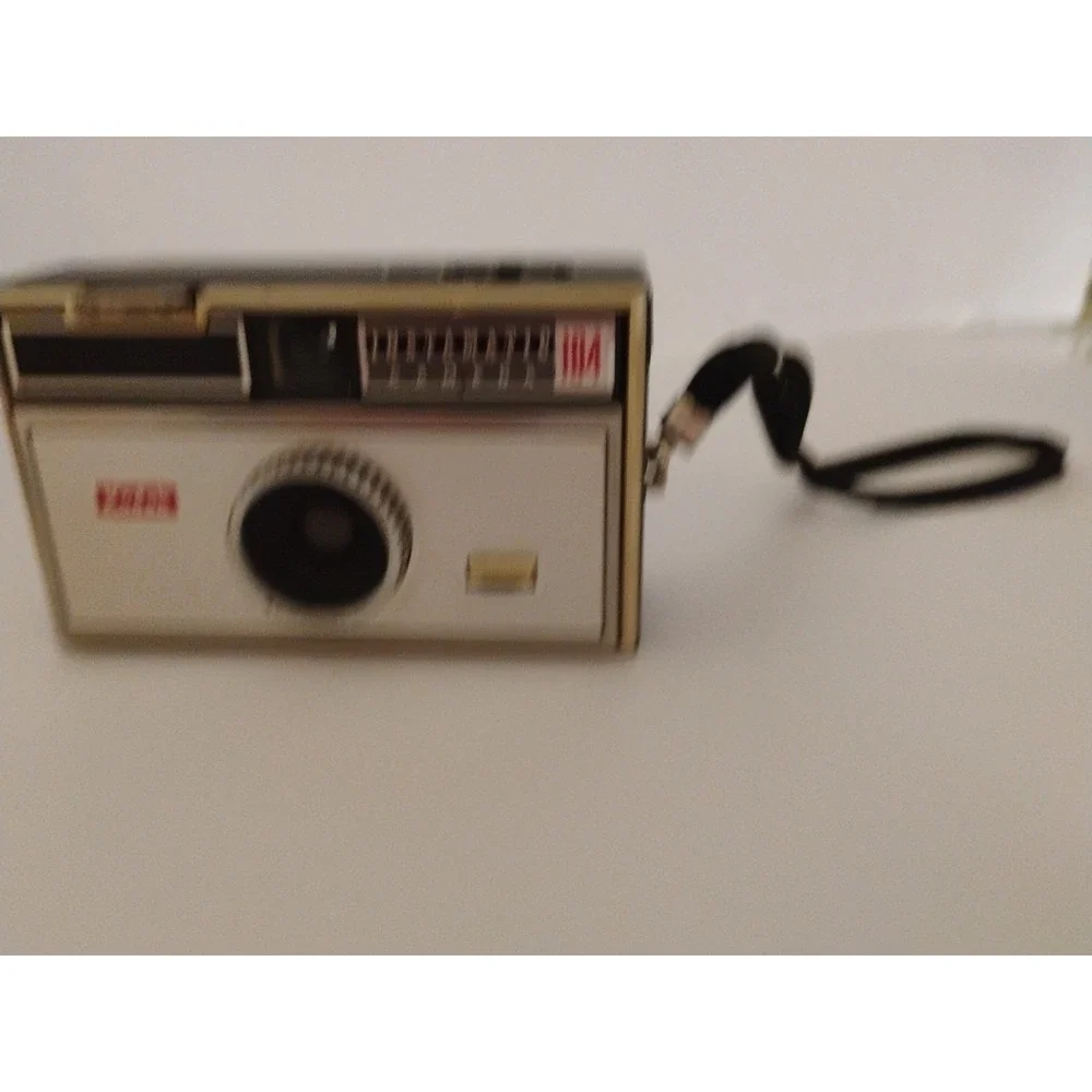 Vintage Kodak Instamatic 134 Color Outfit Automatic Electric Camera